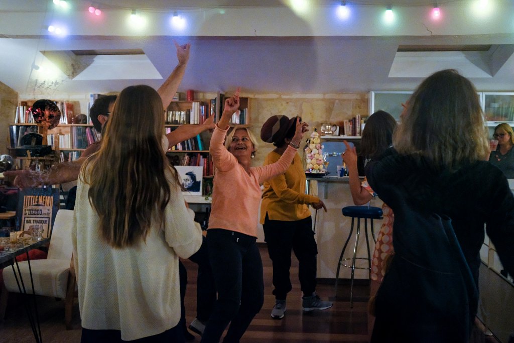 22010089dp152.jpg