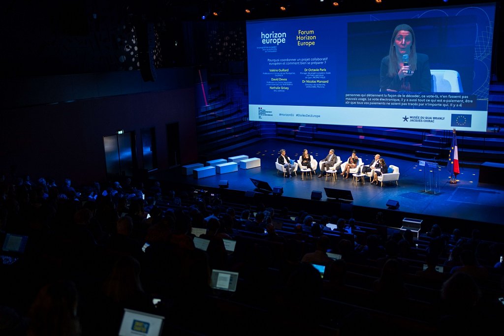 Remise, par la ministre Sylvie Retailleau, du prix "Les étoiles d’Europe", au forum de l'étoile, musée du quai Branly