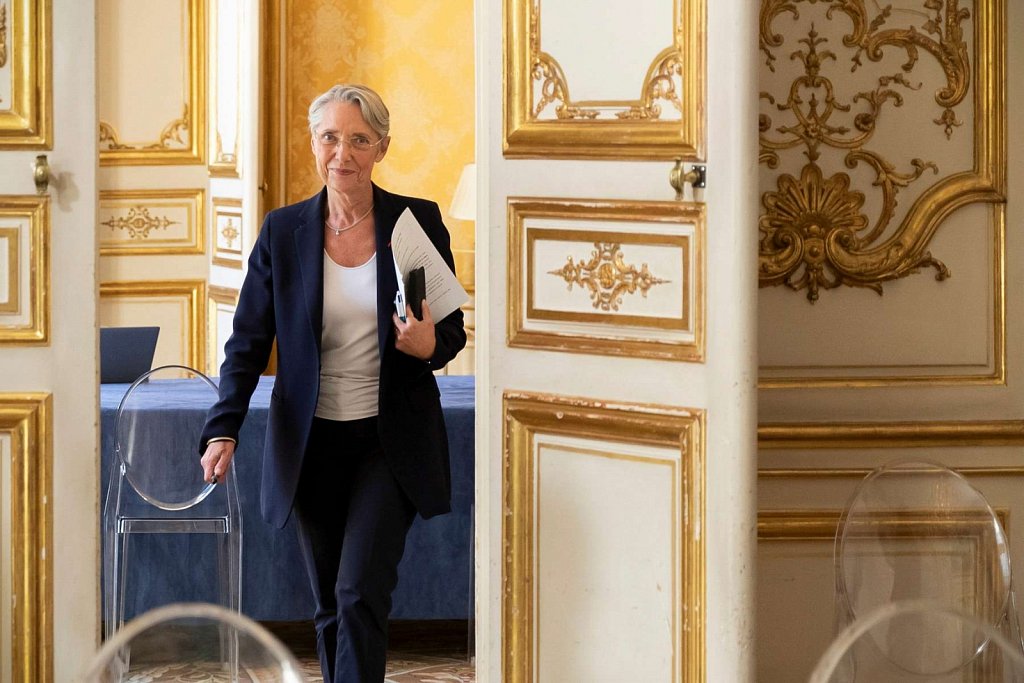 Réunion sur la vague de chaleur de Madame La Première ministre, Elisabeth Borne, avec les préfets de région et les directeurs à l'Hôtel de Matignon le 14/06/2022.