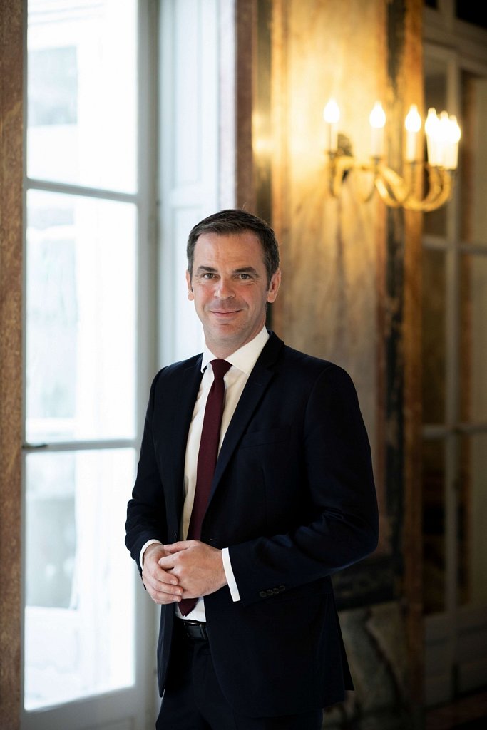Portrait d'Olivier Véran, ministre des relations avec le Parlement.